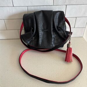 CARLOS FALCHI Vegan Leather Drawstring Bucket Shoulder Bag Purse Black Red Vtg